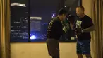 Petinju Indonesia, Daud Yordan, bersama pelatihnya, Craig Christian berlatih di dalam kamar hotel jelang laga perebutan sabuk juara kelas ringan WBO Asia Pasifik dan Afrika. (Bola.com/Vitalis Yogi Trisna)