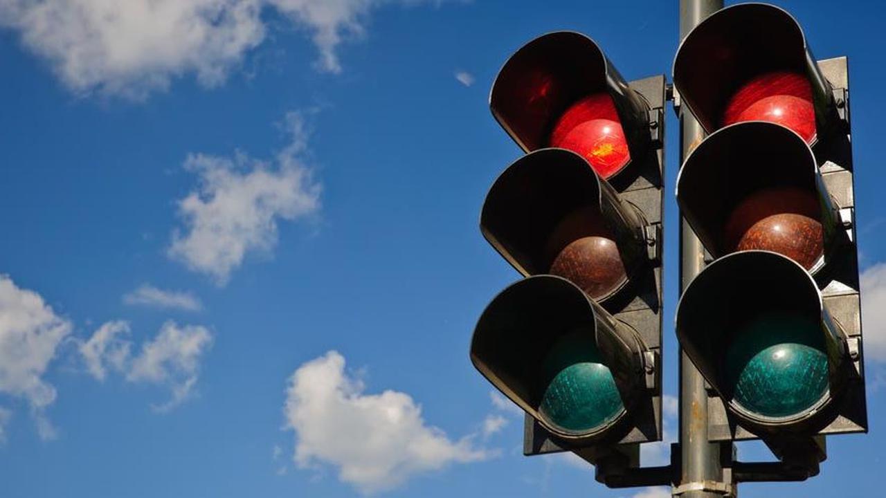 Pemprov DKI Klaim Speaker di Lampu Lalu Lintas Efektif Tertibkan Pemotor