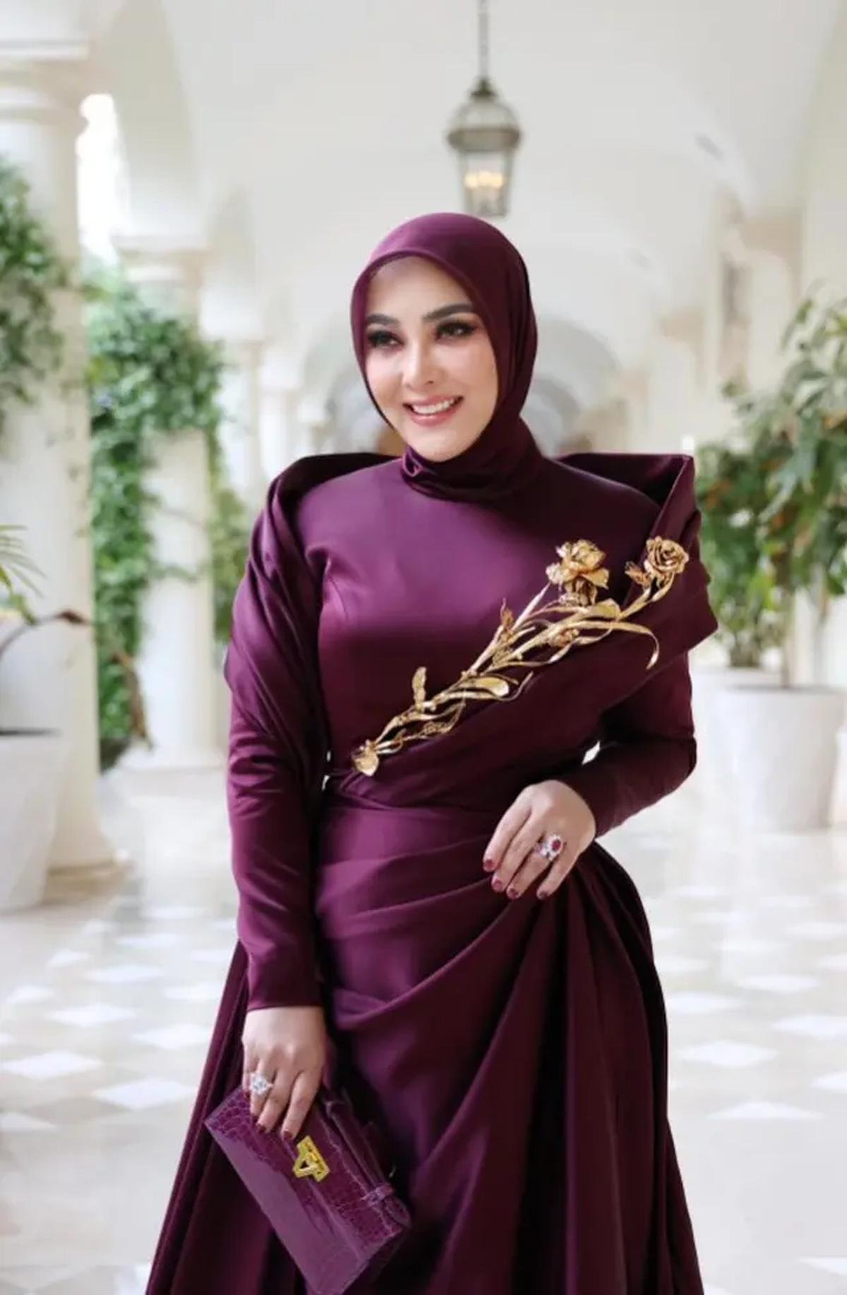 Model Gaun Couture Muslim Ungu Syahrini/Instagram/@princessyahrini