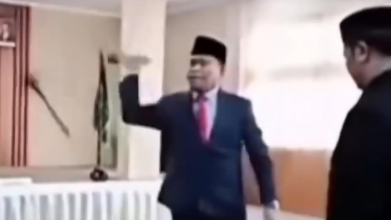 Profil Zamroni Azis, Kepala Kanwil Kemenag NTB yang Lempar Tiang Mikrofon saat Pelantikan Kepala Kemenag Dompu