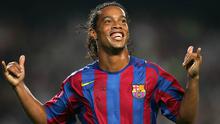 Ronaldinho - Gelandang asal Brasil ini sukses dua kali menjadi yang terbaik di dunia. Mantan bintang Barcelona itu meraihnya pada tahun 2004 dan 2005. (AFP/Lluis Gene)