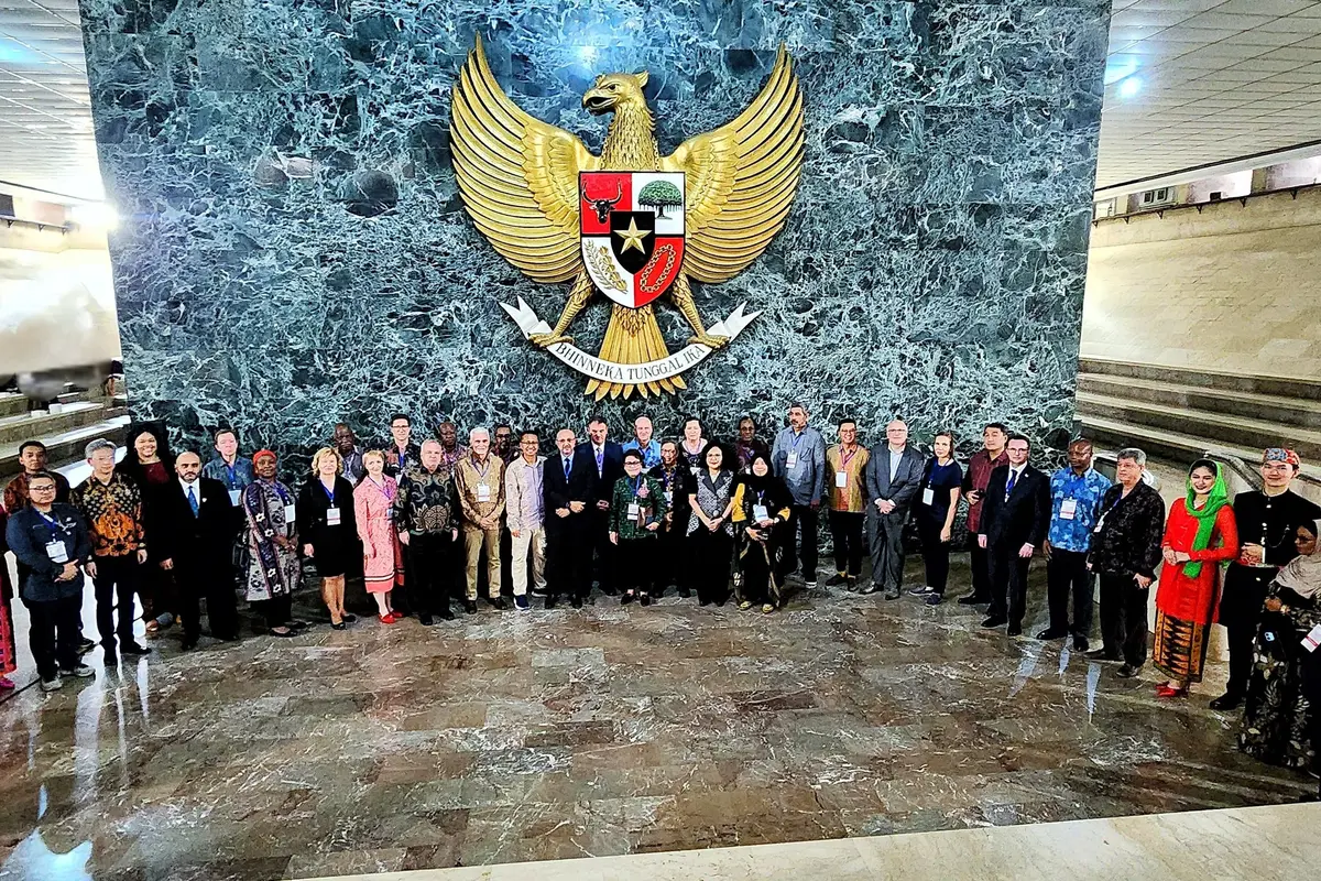 Gerakan “ASIA AFRICA SPIRIT” diluncurkan oleh Ambassador & CEO Club dan TePaNas (Teman Parekraf Nasional) di Monumen Nasional (Monas) Jakarta, Jumat (7/2/2025) (Istimewa)