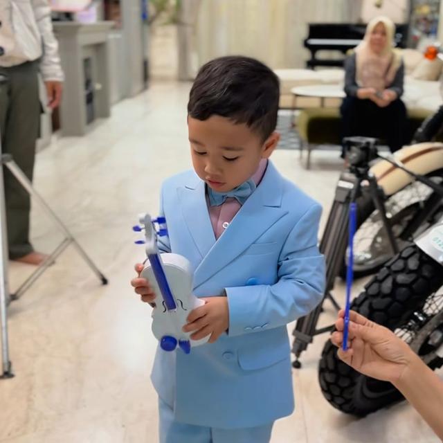 Potret Rayyanza Antusias Syuting (credit: https://www.instagram.com/raffinagita1717/)