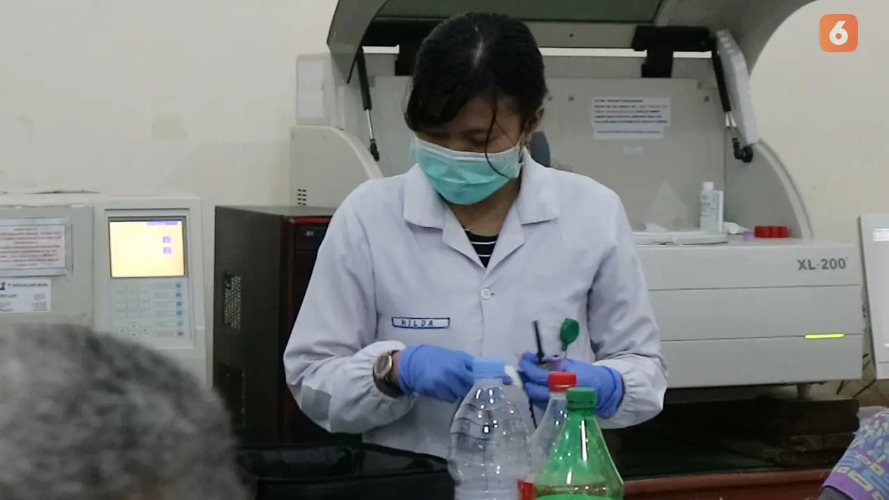 pemeriksaan sampel pasien di RSUD Anutapura Palu