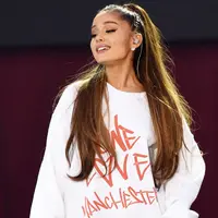 Ledakan bom di Manchester pada beberapa minggu lalu mungkin akan selalu ada di benak Ariana Grande. Pasalnya ledakan itu terjadi di penghujung konsernya, dan tentunya sangat membuatnya terpukul. (AFP/Bintang.com)