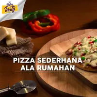 Suka makan pizza? Jangan beli, bikin sendiri aja di rumah. Ini Bintang Tasty kasih resep mudahnya. (Foto: Bintang.com/Daniel Kampua, Digital Imaging: Bintang.com/Muhammad Iqbal Nurfajri)
