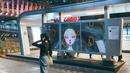 Sambil menunggu bus Transjakarta di halte Jalan Sudirman cobalah berfoto ala candid seperti ini (Source: IST)