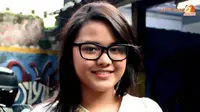 Beda Agama, Aurel Nyaman Jalan Bareng Teman Prianya