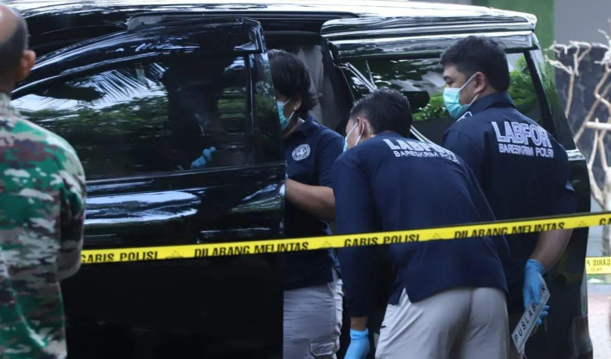 <b>Tembakan Nempel Kepala</b><br>
