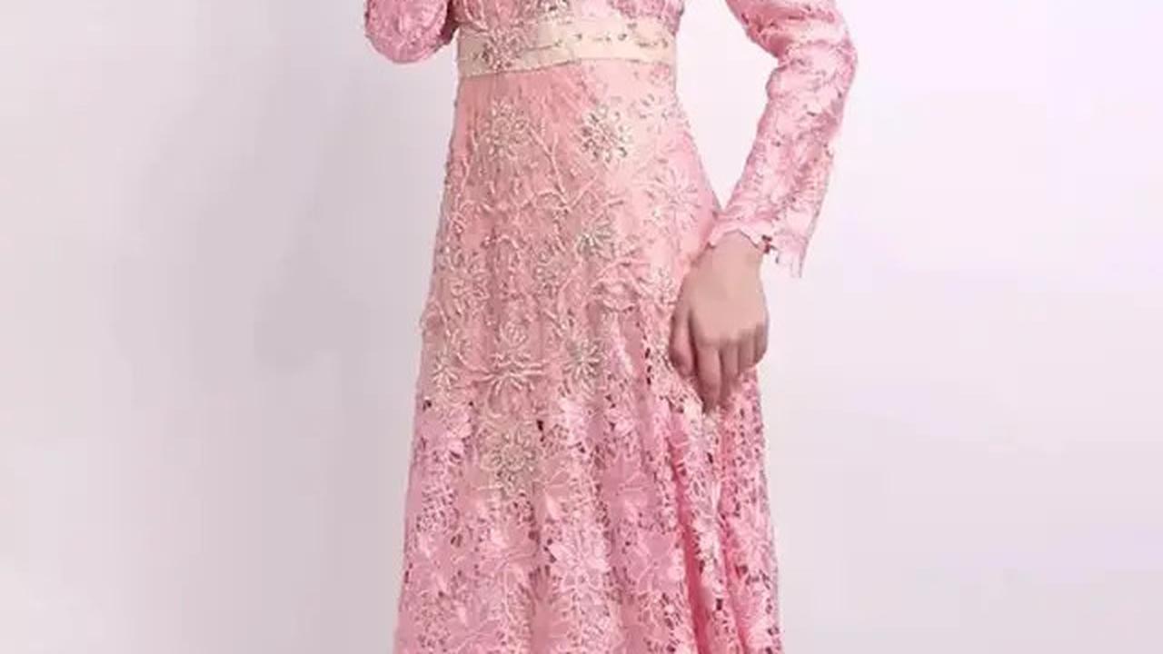 Model Gamis Brokat Kombinasi untuk Lebaran 2025, Bikin Penampilanmu Elegan