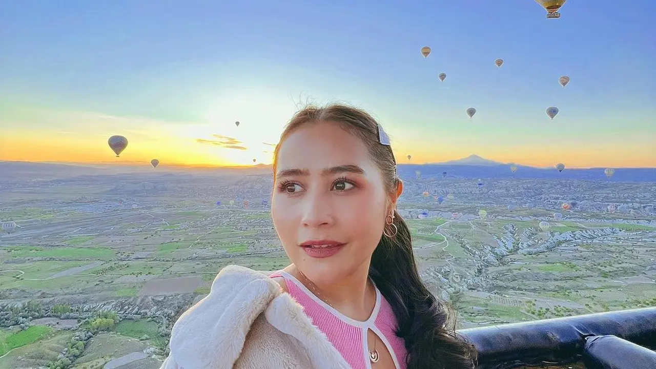 OutOufit Prilly Latuconsina di Bawah Rp1 Jutaan Saat Liburan di Turki