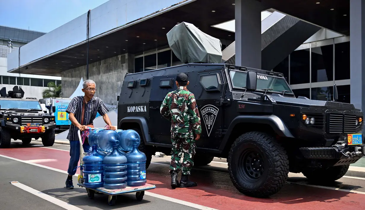 Diketahui, pada Minggu 20 Oktober 2024, presiden dan wakil presiden terpilih 2024-2029, Prabowo Subianto-Gibran Rakabuming Raka akan dilantik menggantikan Presiden Joko Widodo dan Wakil Presiden Ma’ruf Amin. (BAY ISMOYO/AFP)