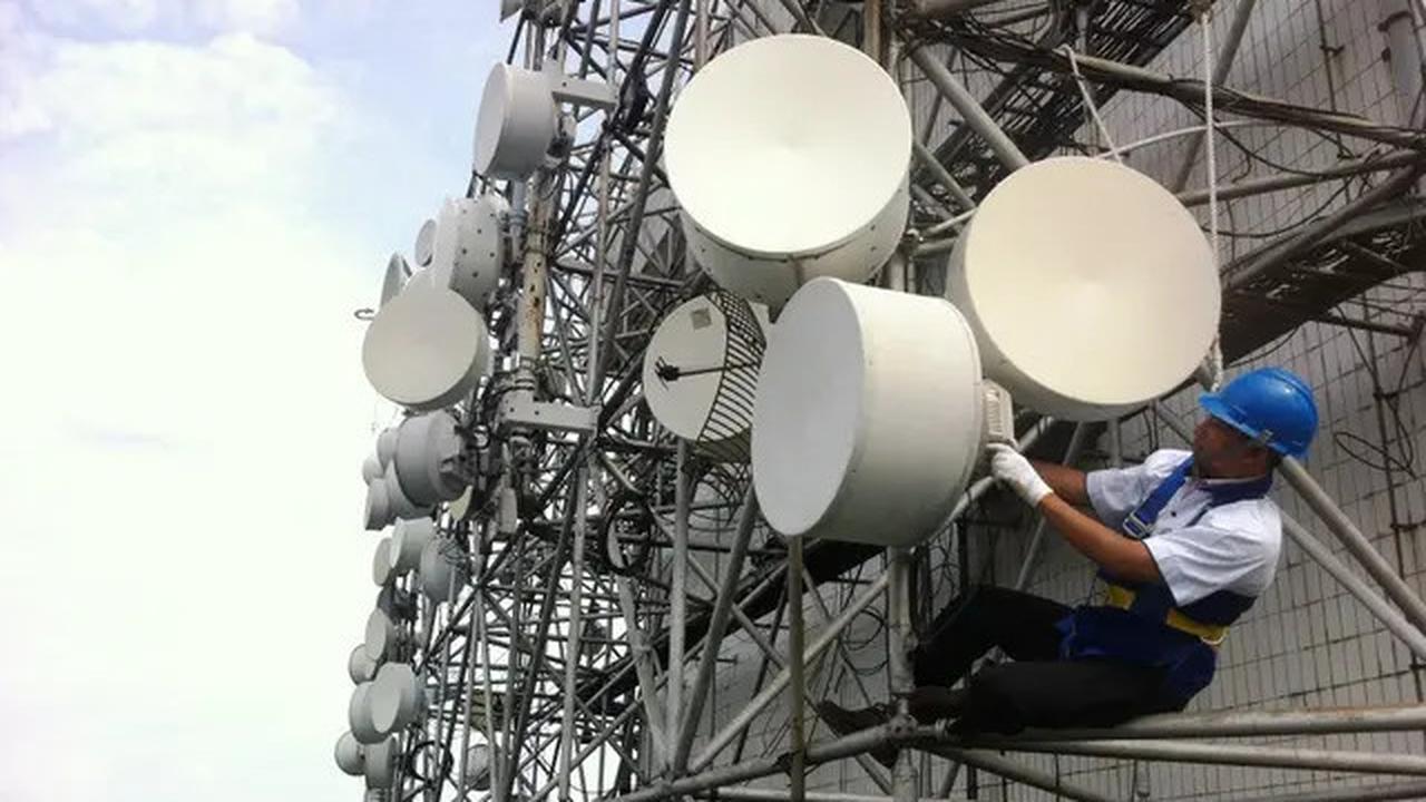 Indosat Tunjuk Wamenkomdigi Nezar Patria Jadi Komut