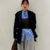 Dengan teknik layering yang tepat, basic items di lemari bisa terlihat lebih menarik tanpa harus membeli pakaian baru.
(Foto/Dok: ZARA.com)