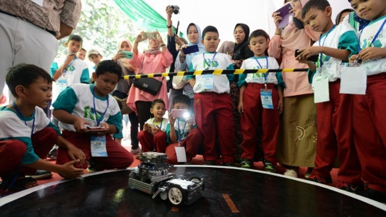 Kompetisi Robotik Nasional di SMAN 28 Jakarta