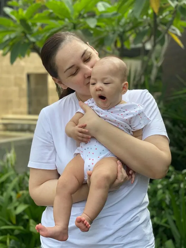 [Fimela] Mona Ratuliu