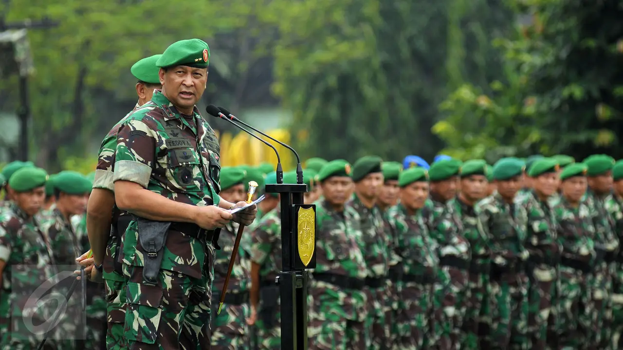 20150917-Letjen Agus Sutomo Serahkan Pasukan ke Mayjen Teddy Lhaksmana-Jakarta