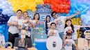 Anang Hermansyah dan Ashanty rayakan ulang tahun Arsya Hermansyah yang ke-8 bersama keluarga. Bahkan seluruh keluarga besar kenakan kaus bergambar Blox Fruits yang jadi seragam [@ashanty_ash]