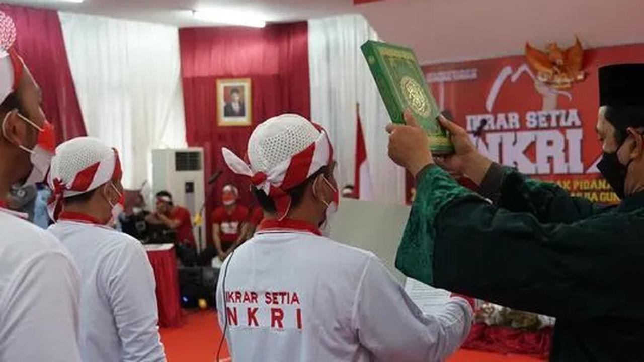 Sementara mantan Ketua DPD FPI Sulsel, Muchsin Djafar Al Habsy mengaku sebuah tanggung jawab besar usai mengucapkan sumpah ikrar kepada NKRI. Ia menyebut tindakan sebelumnya sangat disesalinya.