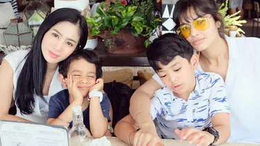 Cantiknya Anak Sambung Bunga Zainal News Entertainment Fimela Com