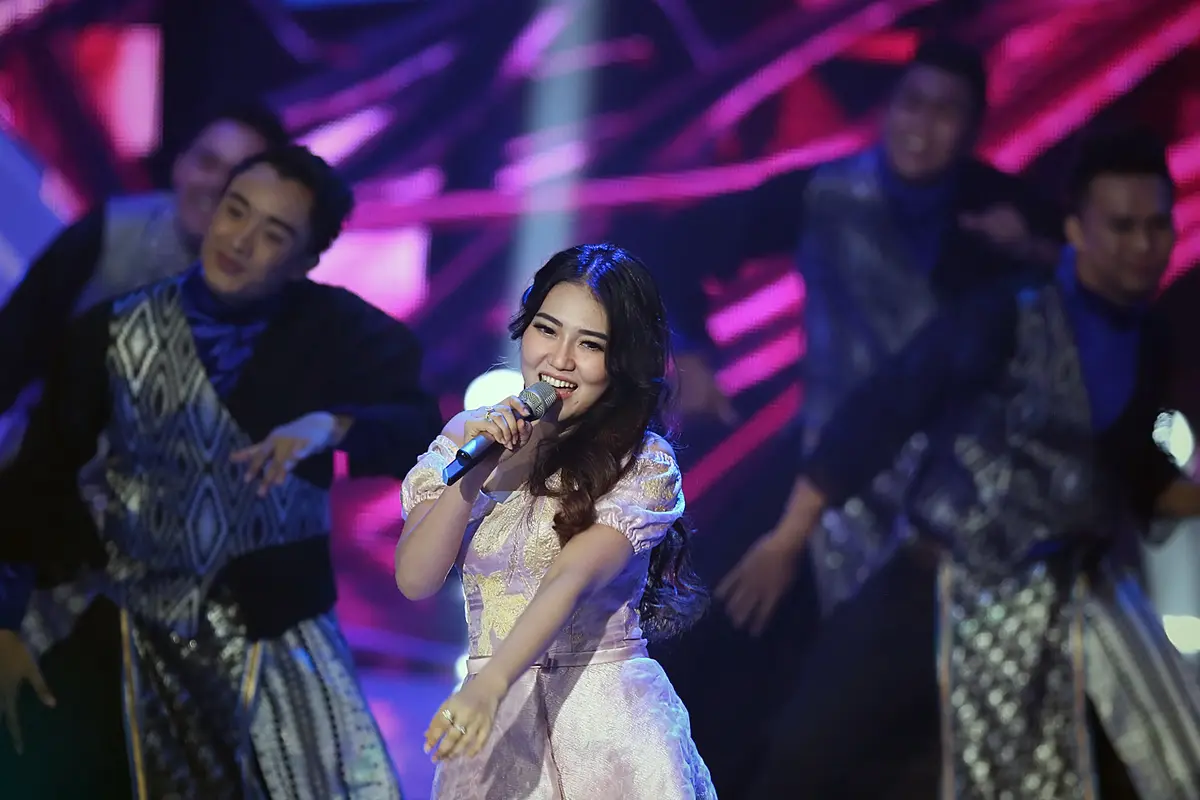 [Bintang] Kekinian, Via Vallen Ikut Cover Lagu Havana