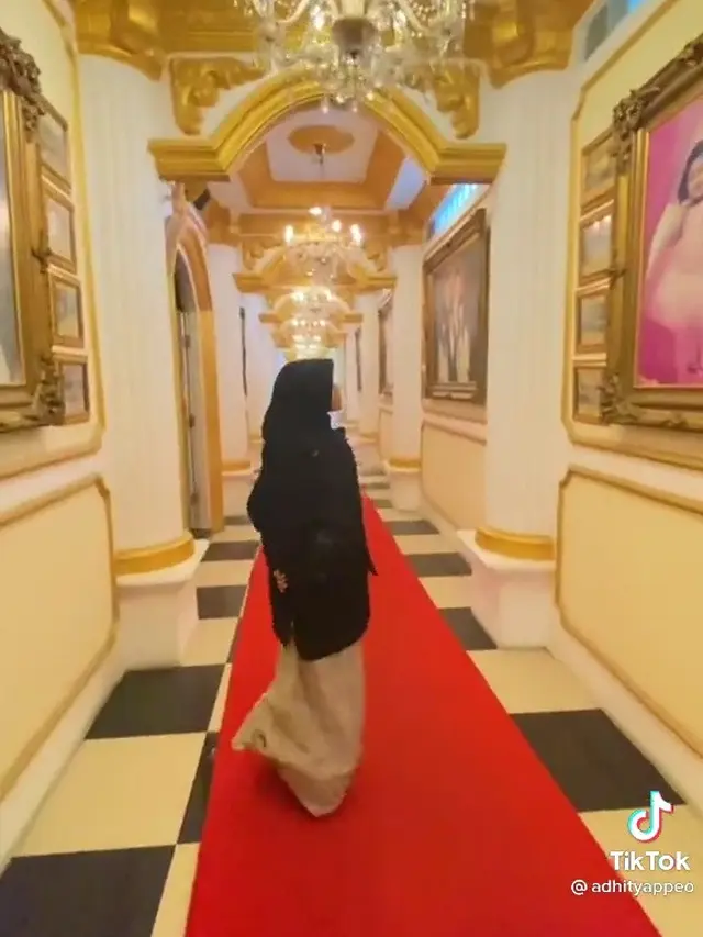 Sekolah Alexandria Bernuansa Emas