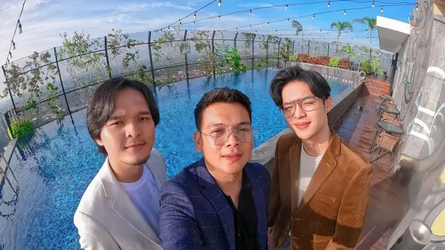 Grup musik Adam Vibes segera merilis single berjudul Kembali untuk Hatiku. Ini menjadi lagu perdana usai Rey Mbayang cs mengubah formasi