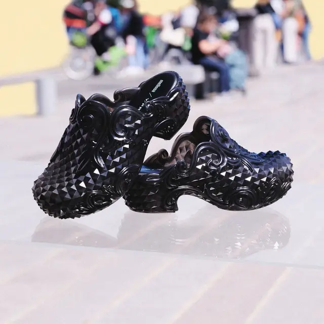 Model Terbaru Court Clog Melissa dan Y/Project. [Dok. Melissa]