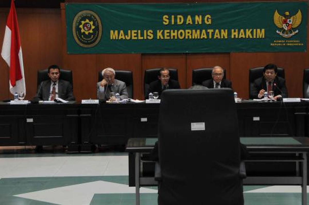 Hakim Achmad Yamanie jalani sidang