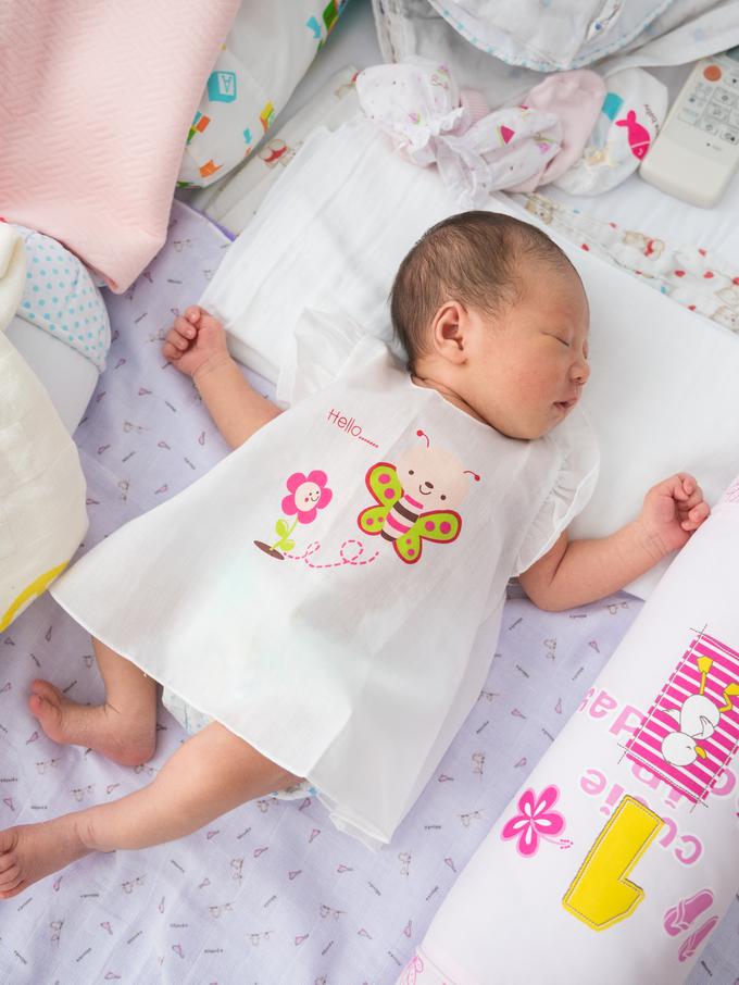 Baju Bayi Perempuan Baru Lahir