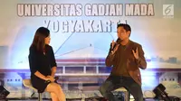 Aktor dan pengusaha, Dude Harlino menjadi pembicara pada sesi inspirasi muda acara Emtek Goes to Campus (EGTC) 2017 di Graha Sabha Pramana Universitas Gadjah Mada, Yogyakarta, Selasa (31/10). (Liputan6.com/Helmi Afandi)