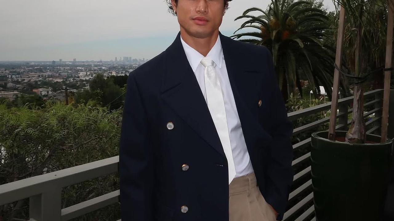 Potret Charles Melton yang Jadi Model Video Klip Lagu Jennie 'Love Hangover'