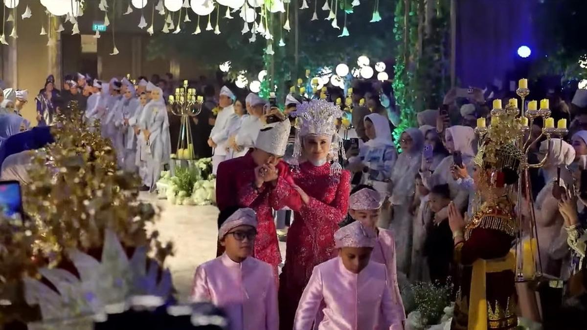 Potret Resepsi Zumi Zola dan Putri Zulhas, Mewah dengan Adat Jambi - Dihadiri Prabowo Hingga Jokowi
