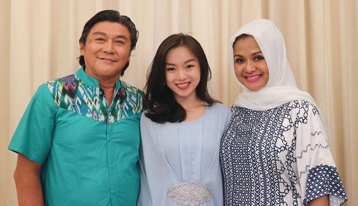 Meski ayah dan ibunya sudah berpisah, Nabilah tetap selalu dekat dengan kedua orangtuanya. (Liputan6.com/IG/@nabilahrdz)