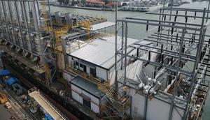 Pembangkit listrik di atas kapal. Foto: PLN