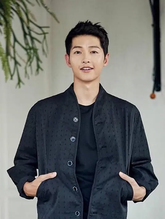 Selain itu Song Hye Kyo juga mengungkapkan rasa syukurnya karena bisa menemukan sosok Song Joong Ki. Hubungan keduanya memang berawal sebagai lawan main di sebuah drama, dan akhirnya menjadi teman baik. (Instagram/songjoongkionly)