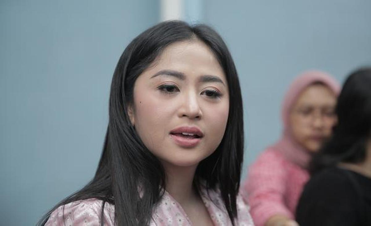 Dewi Perssik Geram Dituduh Usir Artis Saat Syuting, Bidik Beberapa Akun Penyebar Hoaks ke Jalur Hukum