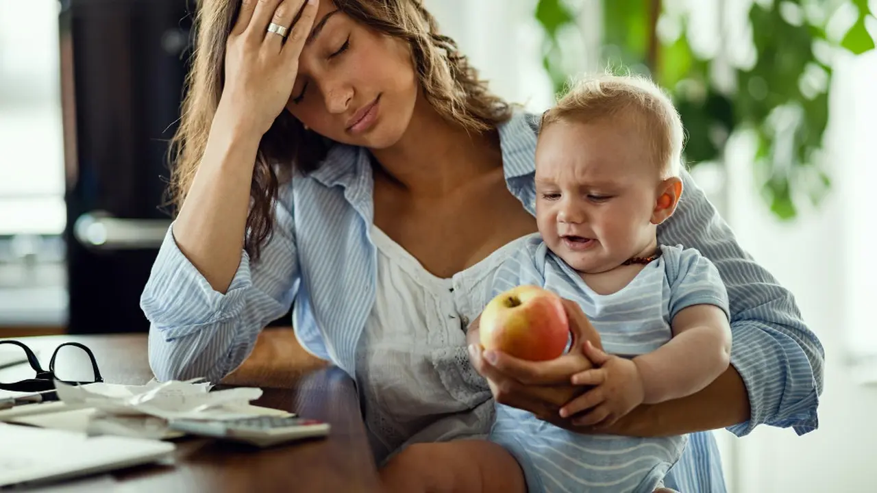 6 Cara Mengatasi Mom Guilt agar Tetap Tenang Menjalani Peran sebagai Ibu Bekerja