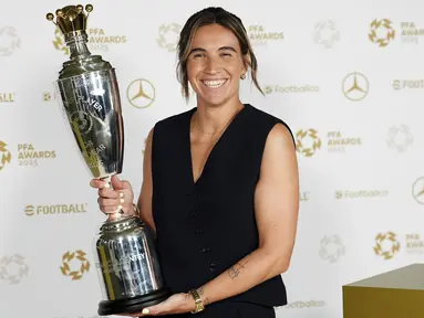Mariona Caldentey terpilih sebagai PFA Player of The Year 2025 dalam acara penganugerahan yang berlangsung di Manchester Inggris, Selasa (19/08/2025) waktu setempat. (AP Photo/PA/Martin Rickett)