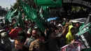 Para pendemo meminta kepada majelis hakim agar membebaskan Anas Urbaningrum dari segala tuntutan, Jakarta, (24/9/14). (Liputan6.com/Miftahul Hayat) 