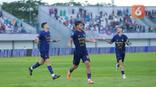 Foto: Persita Tangerang Ngamuk, Bobol Gawang Persik 3 Gol Tanpa Balas di BRI Super League