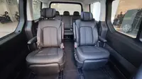 Jok baris kedua Hyundai Staria menggunakan model captain seat elektrik. (Septian/Liputan6.com)
