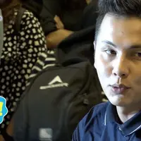 Andhika Pratama dan Ussy Sulistiawaty  kembali bersyukur dengan kehadiran anak perempuan lagi. Meskipun belum punya anak laki-laki, begini kebahagiaan Andhika dikelilingi empat anak perempuan. 