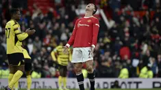 Penyerang Manchester United, Cristiano Ronaldo bereaksi setelah peluit akhir dibunyikan melawan Watford pada pertandingan lanjutan Liga Inggris di di Old Trafford di Manchester, Inggris, Sabtu (26/2/2022). MU bermain imbang dengan Watford 0-0. (AP Photo/Rui Vieira)