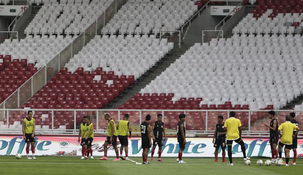 Pemain Persija Jakarta saat mengikuti latihan di SUGBK, Jakarta, Jumat (2/8). Jelang menghadapi Arema FC, Macan Kemayoran gelar latihan tertutup. (Bola.com/YoppyRenato)