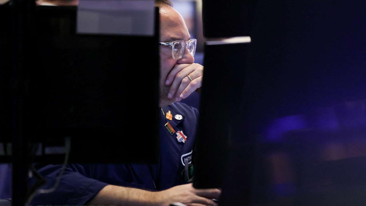 Wajah Cemas Trader Kala Wall Street 'Kebakaran' Imbas Kebijakan Tarif Imbal Balik Donald Trump