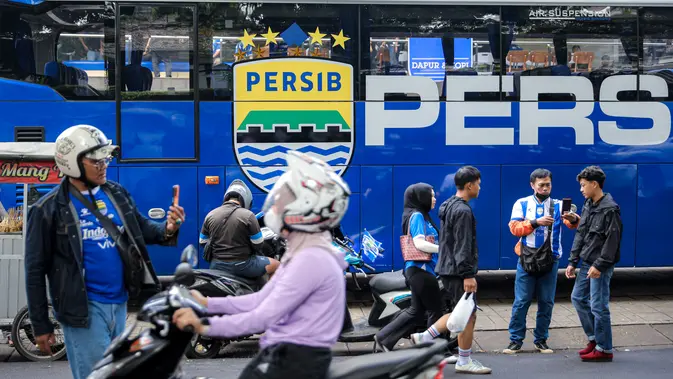 Jelang Penentuan Juara, Suporter Maung Bandung Padati Persib Store