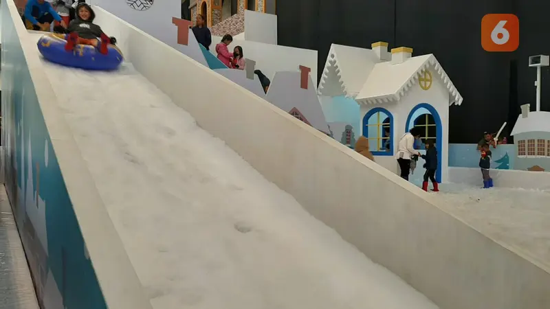 Berseluncur Seru di Atas Salju ICEFest 2019 yang Bikin Ketagihan