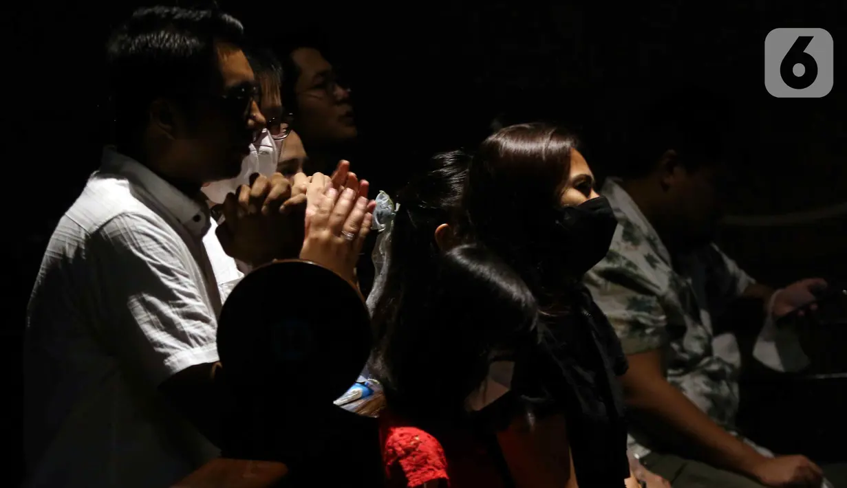 Misa diikuti ribuan umat Katolik. (Liputan6.com/Herman Zakharia)