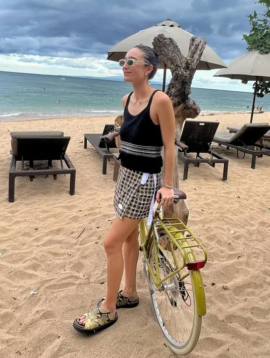 Tatjana Saphira tampil cantik saat liburan [Instagram/tatjanasaphira]